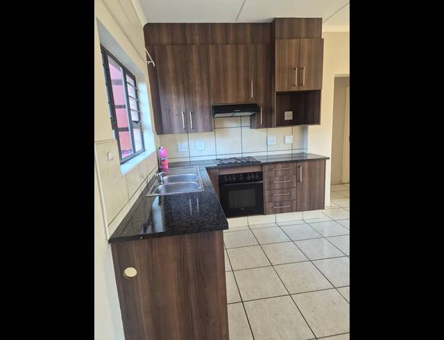 2 bed property to rent in BARBEQUE DOWNS